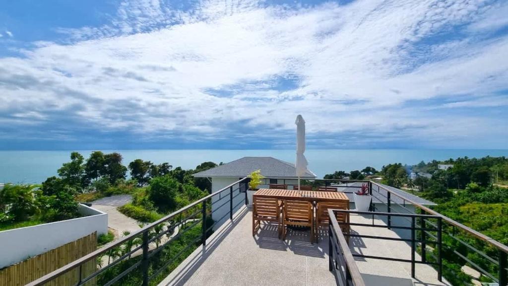 Sunset villa rooftop with pool 180 Seaview – Koh Phangan
